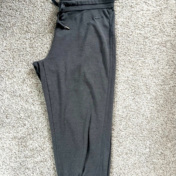 Women’s Nike cropped joggers - Picture 4 of 6
